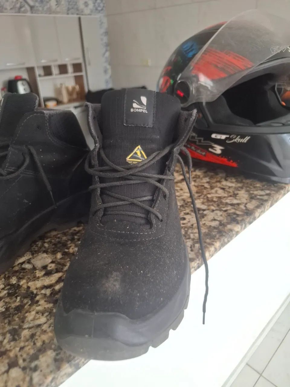 Bota de camuça com bico de aço - Foto 2