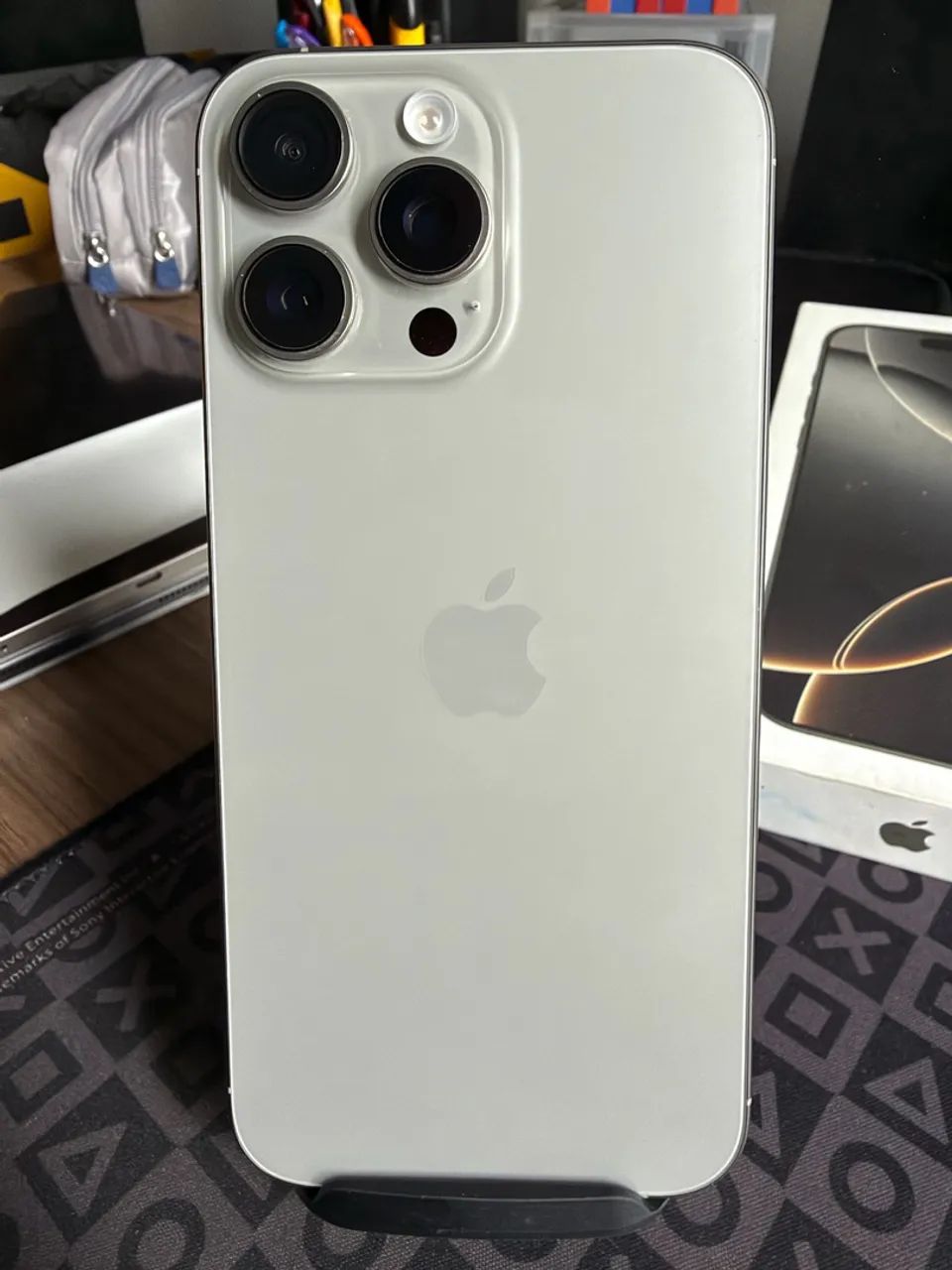 iPhone 16 Pro Max 256GB Titanium - Foto 2