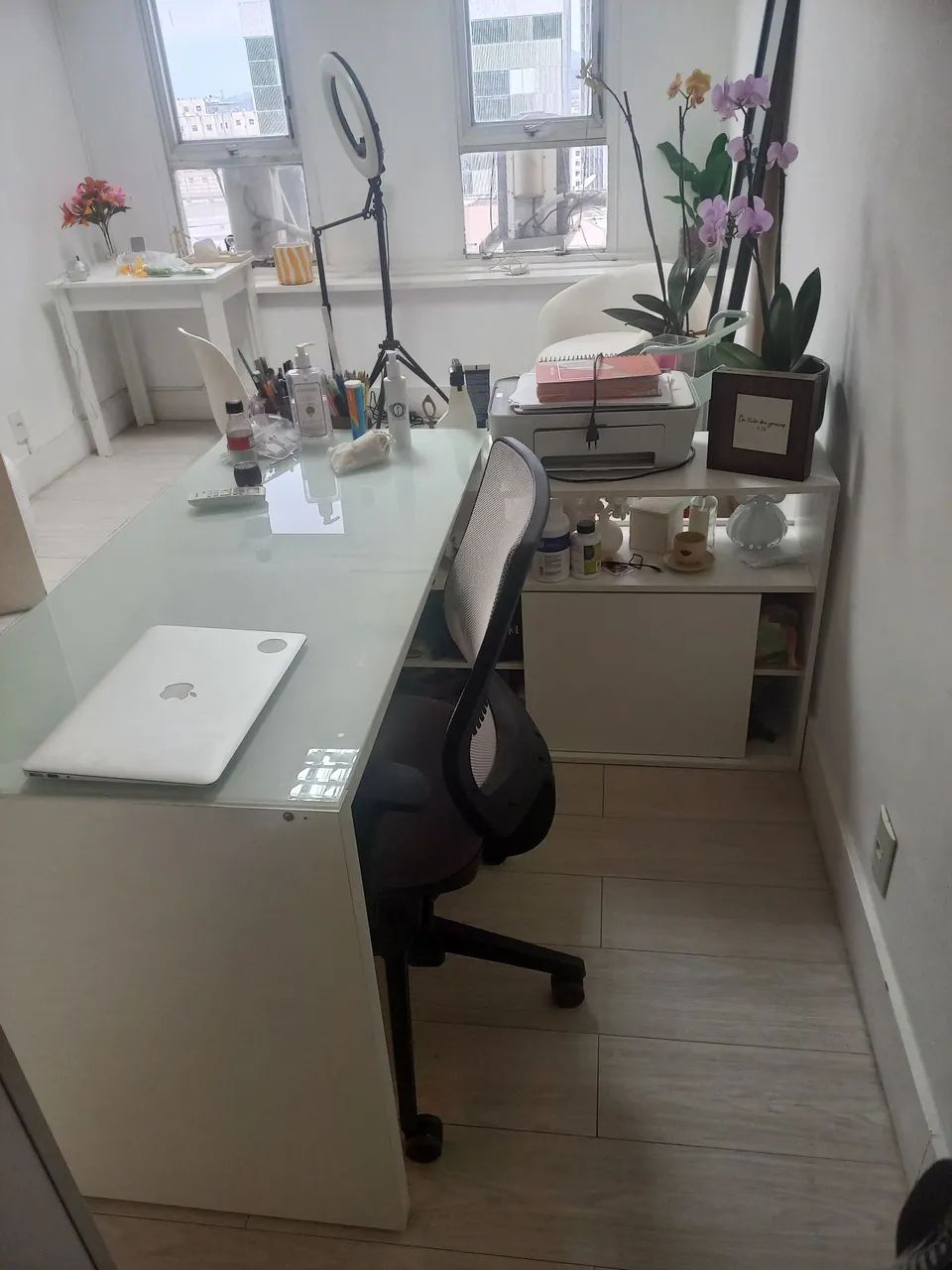 MESA DE ESCRITÓRIO COM TAMPO DE VIDRO TOK STOK - Foto 2