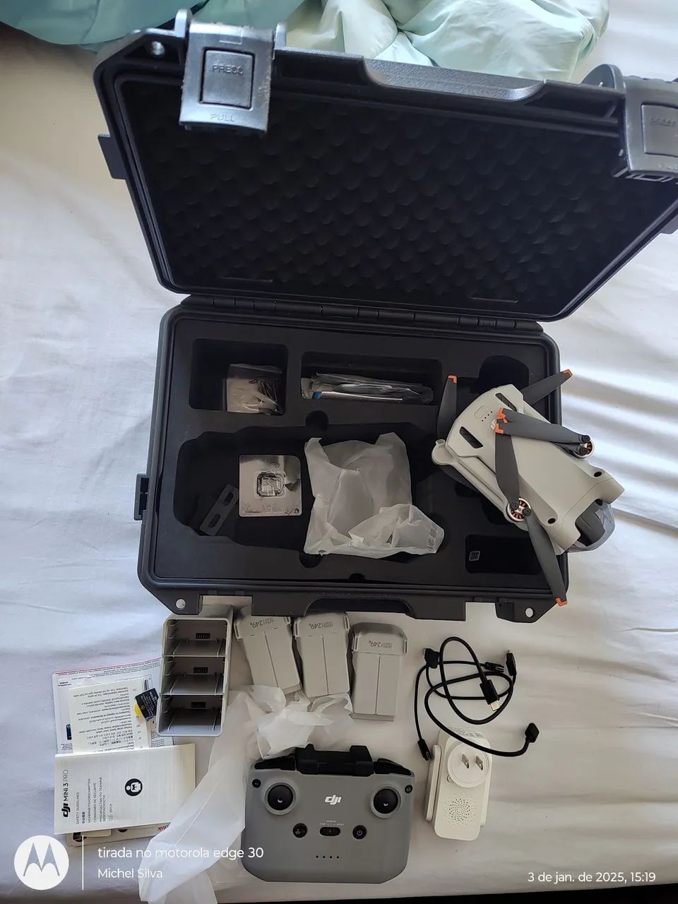 Drone DJi com case aprovada d'água e com 3 baterias - Foto 2