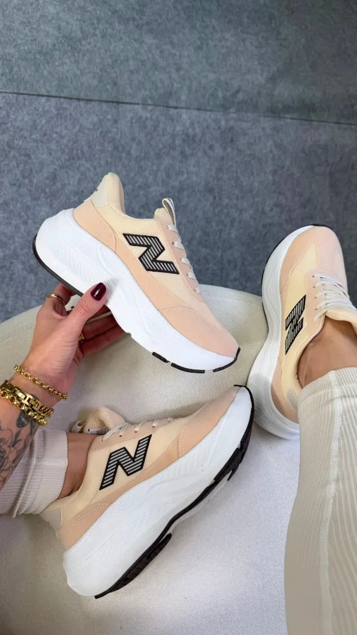 Tenis New Balance  2067 Bege 