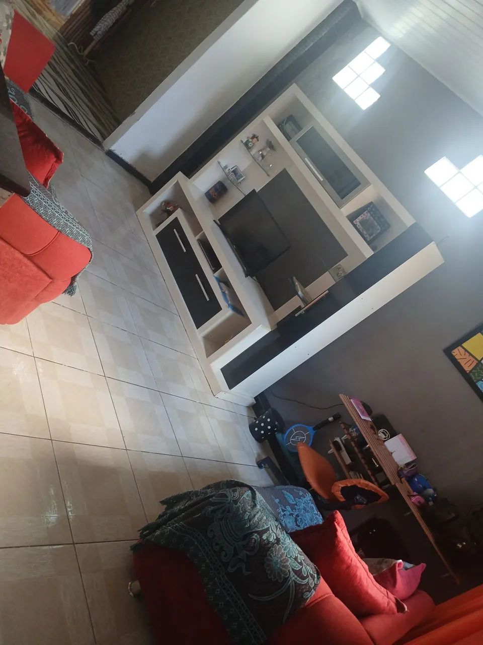 Jogo de Sala  Estante e 02 Sofás  de 2 e 3 Lugares com Almofadões Soltos - Foto 5