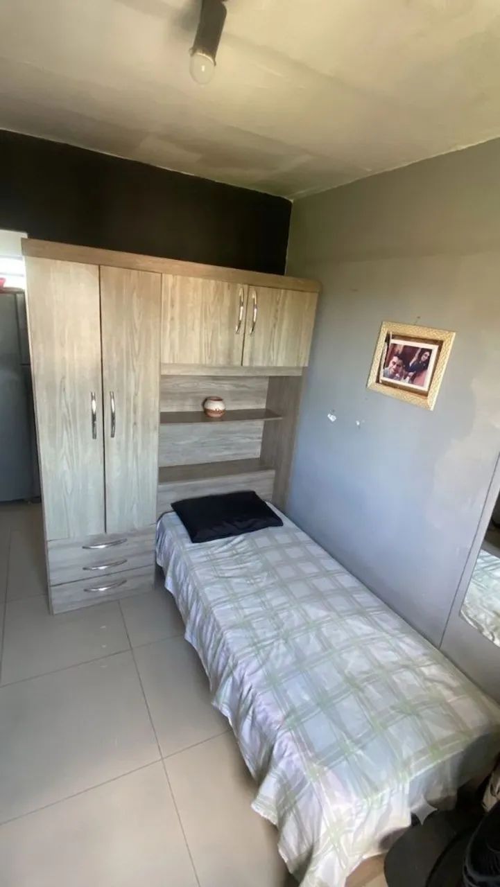 Cama e guarda roupa embutido 