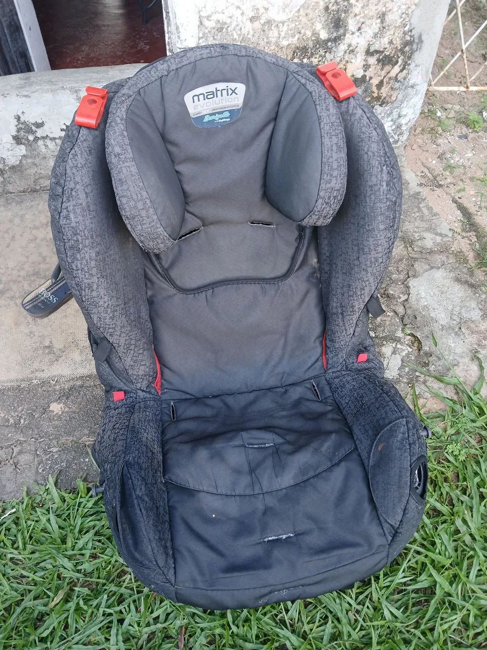 Uma cadeira de bebê usada