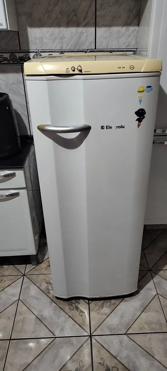 Vendo geladeira Eletrolux 