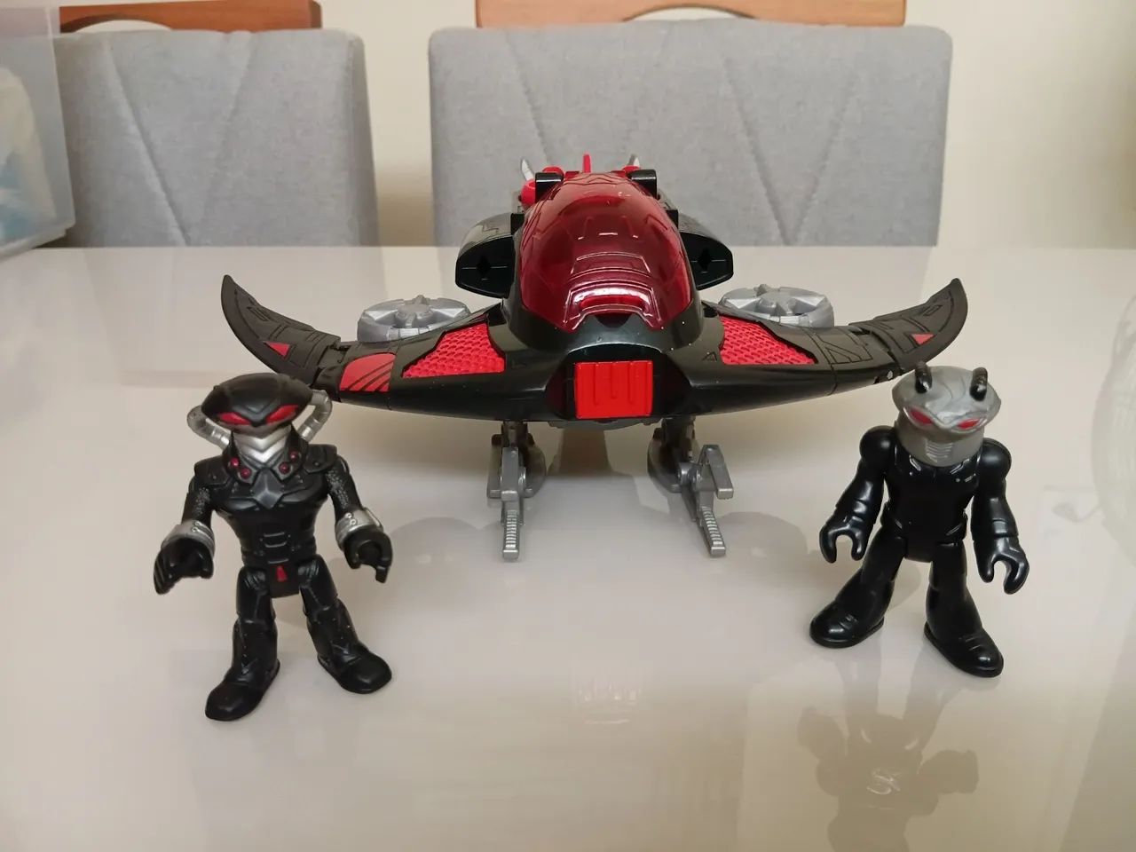 Imaginext nave vilão Arraia Negra com 2 bonecos 