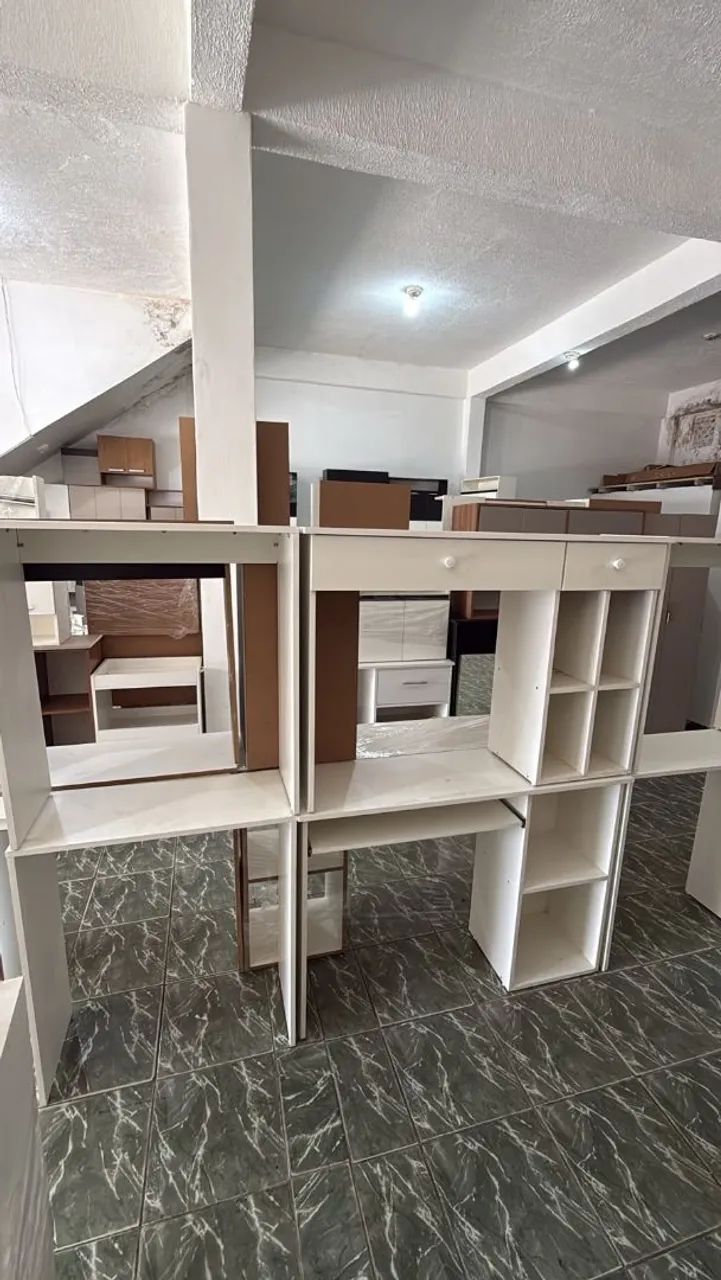 Escrivaninha (mesa de estudo) 