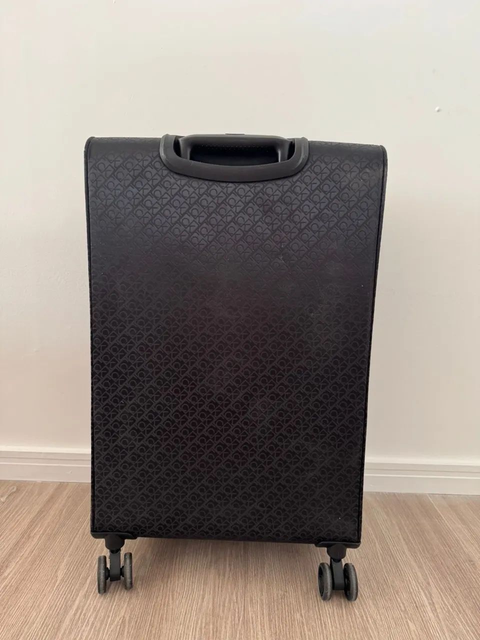 Mala Calvin Klein preto 23kg - Original EUA - Foto 2