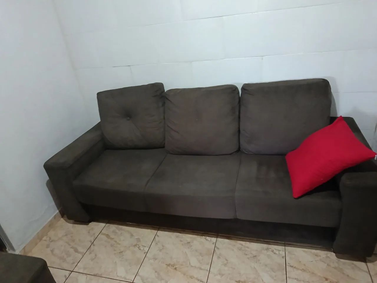 Vendo um sofá usado 