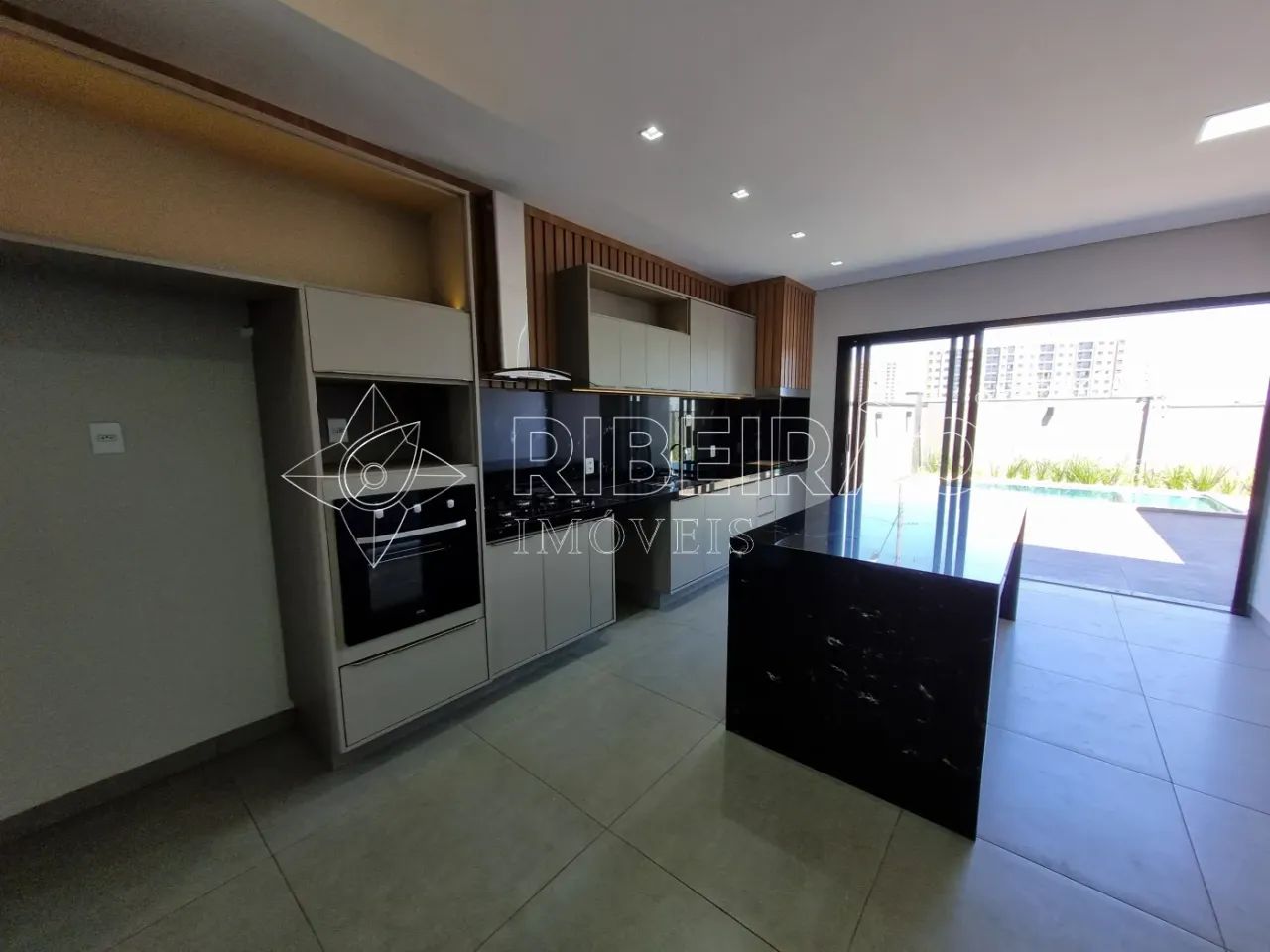 Casa térrea para locação com 3 suítes e piscina - Foto 4