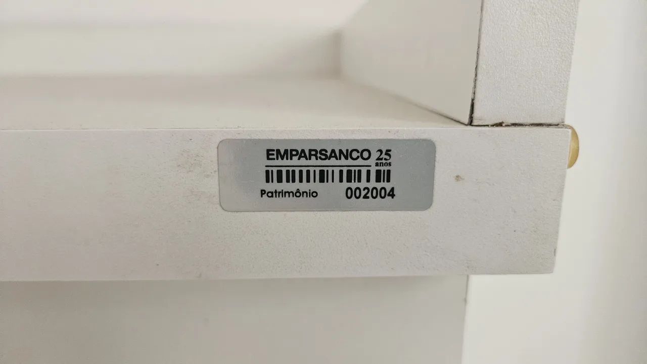 Móvel com armário branco - Foto 3