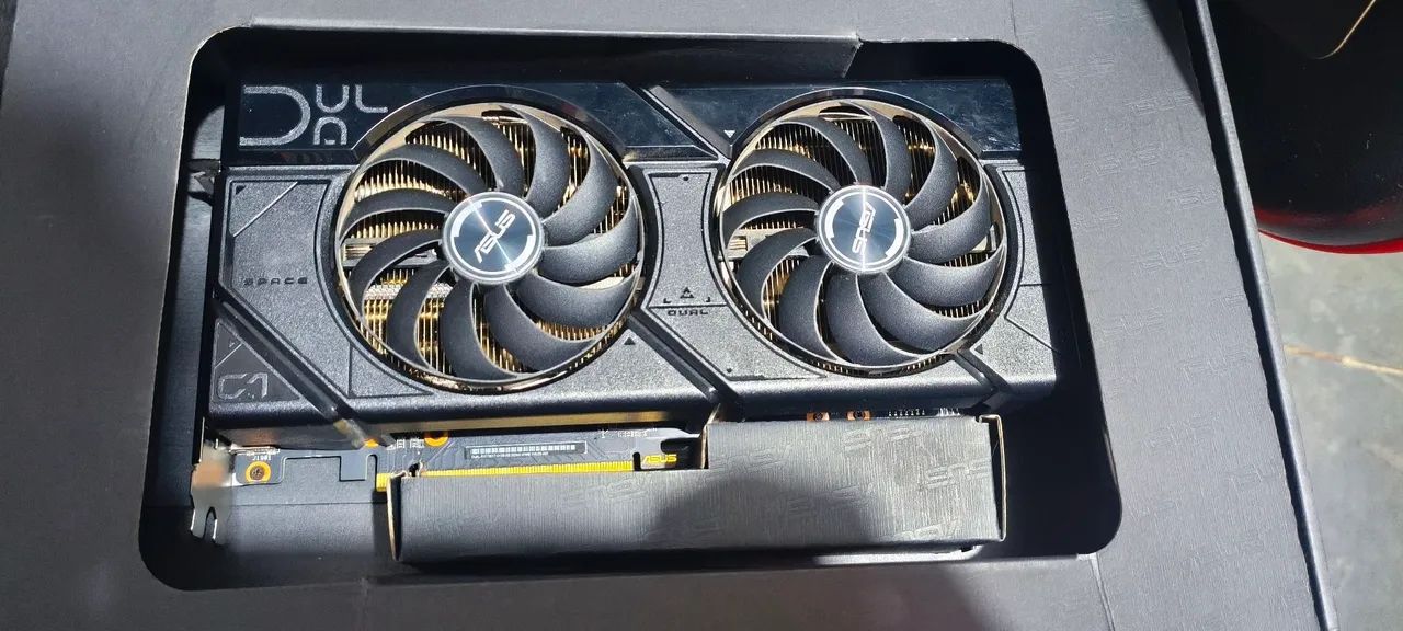 Rx 7700xt 12 gb na caixa.