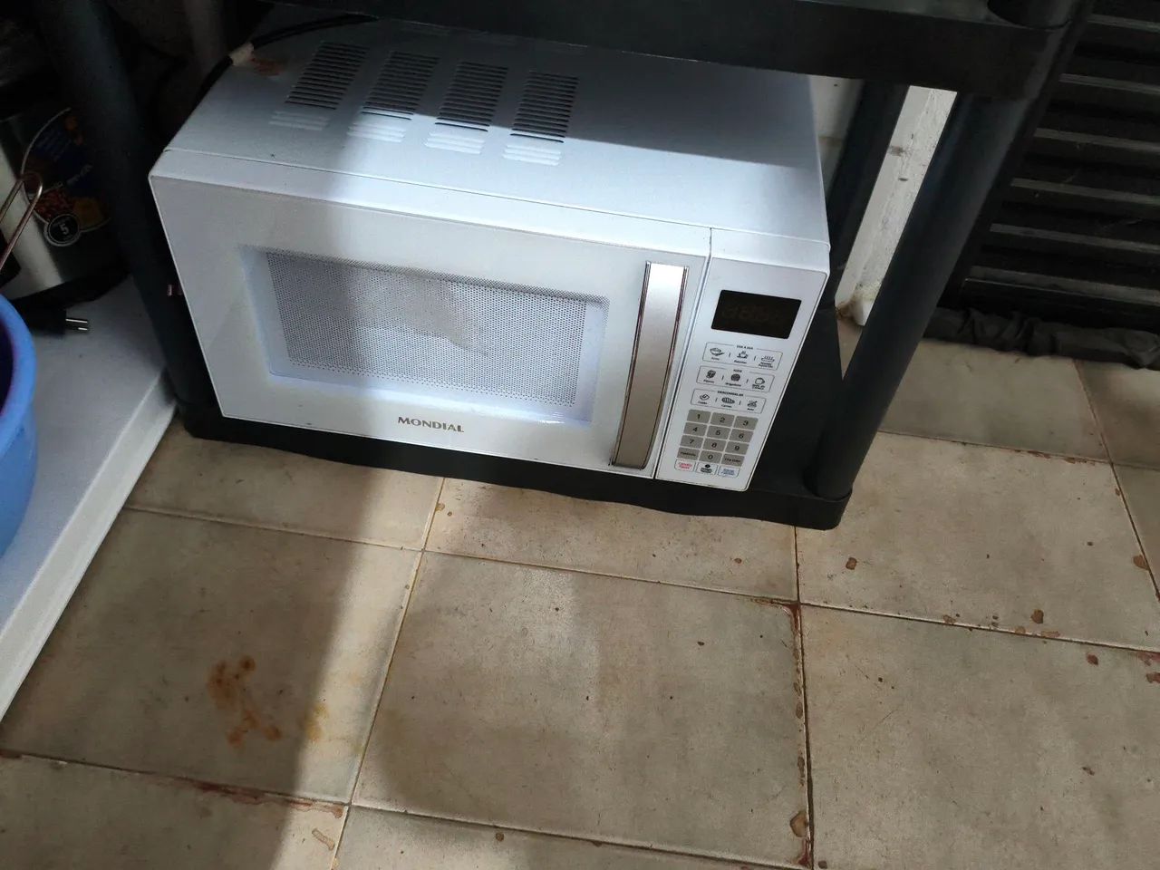 microondas com pouco tempo de uso