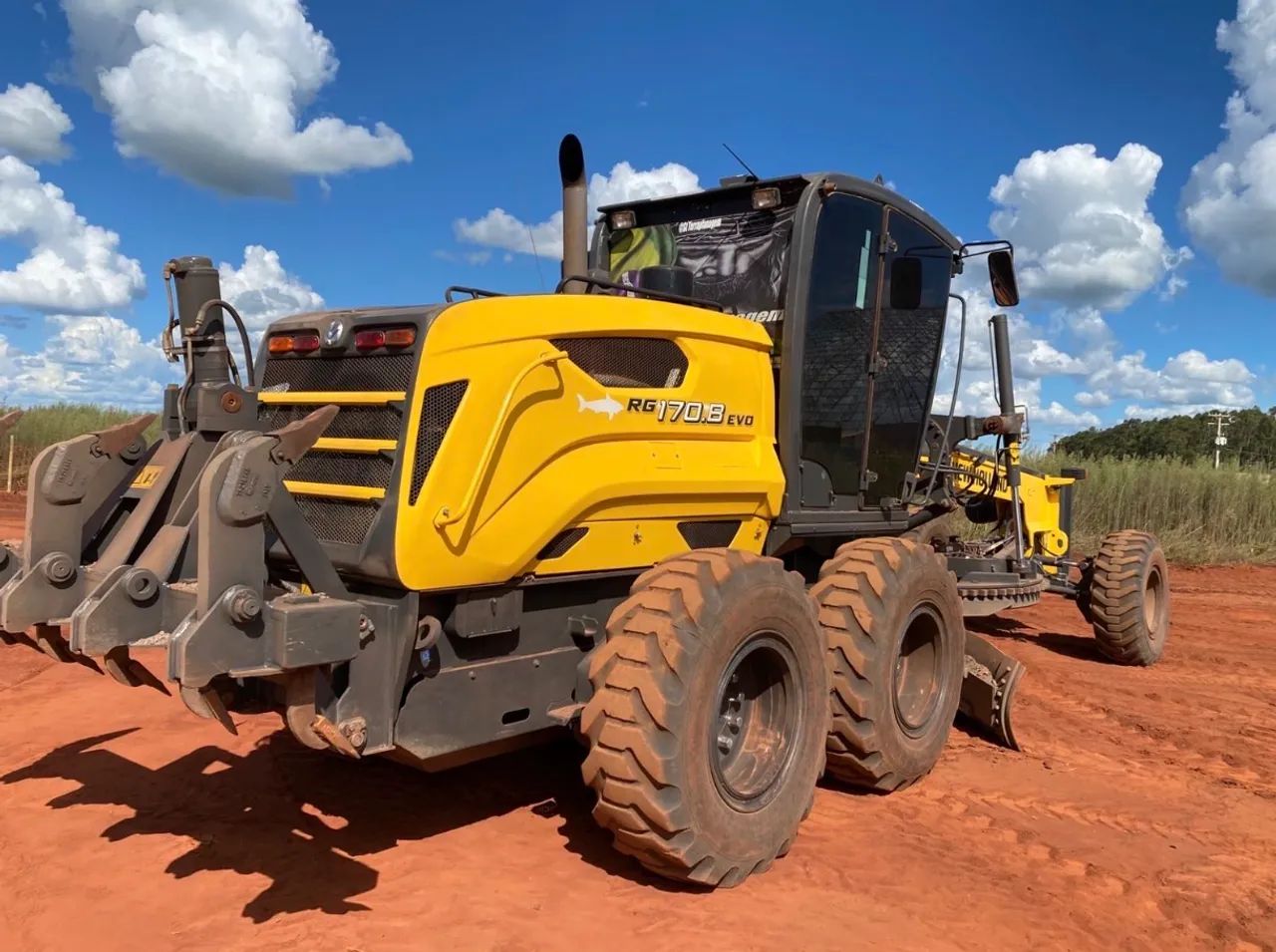 Motoniveladora New Holland RG170 B ano 2023 com 3.900 horas, em MS - Foto 2