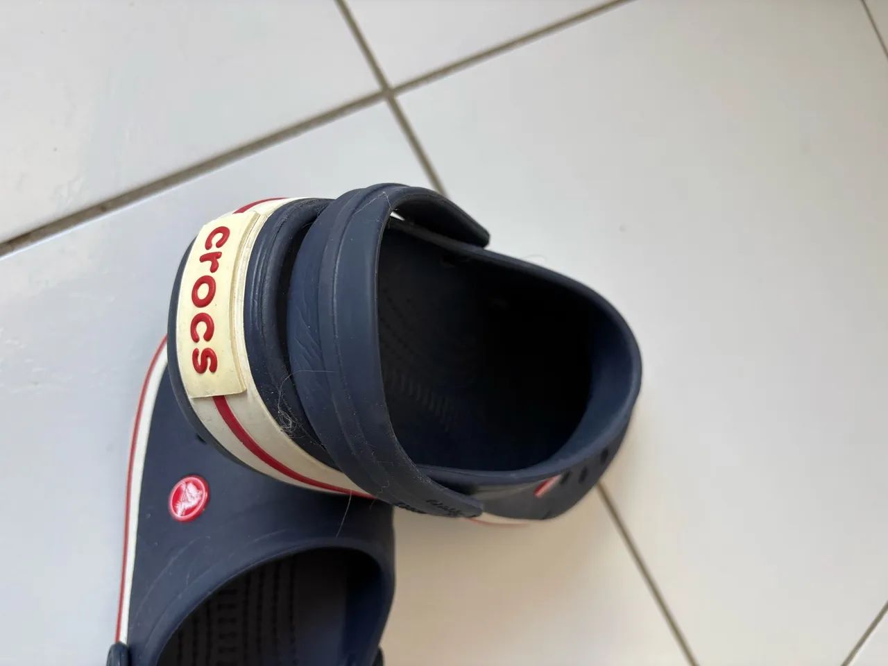 Crocs semi-nova N 37/38 - Foto 2
