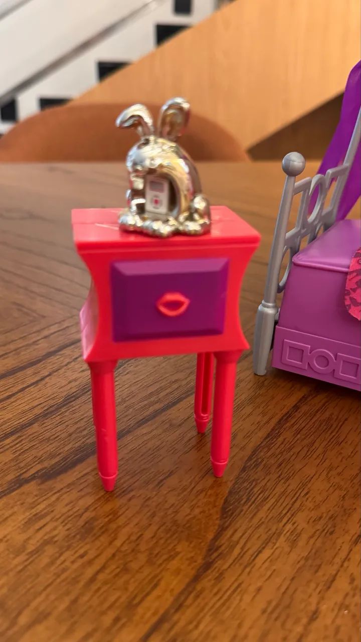 Cama de Boneca Barbie rosa e lilás Mattel - Foto 2