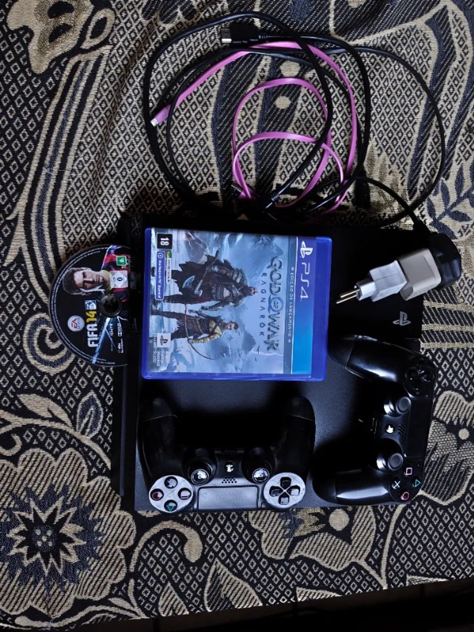 PS4 + 2 controles + 2 jogos