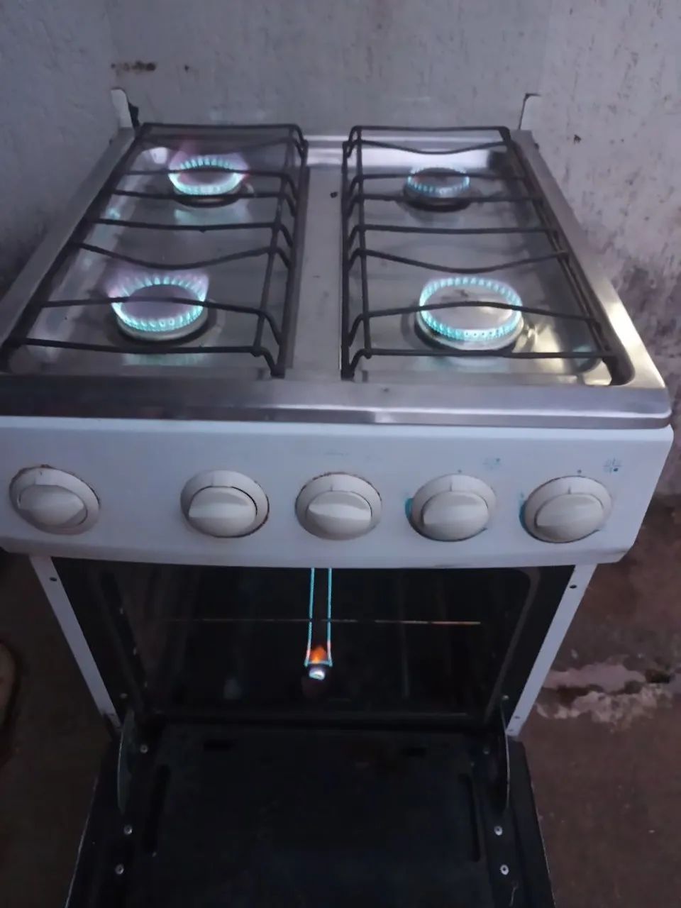 Fogão 4 bocas não e elétrico 