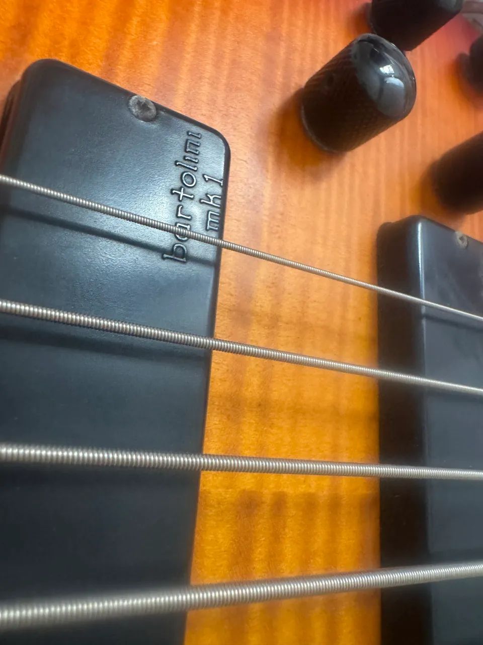 Baixo cort B5 artisan v bartolini 5 cordas - Foto 2