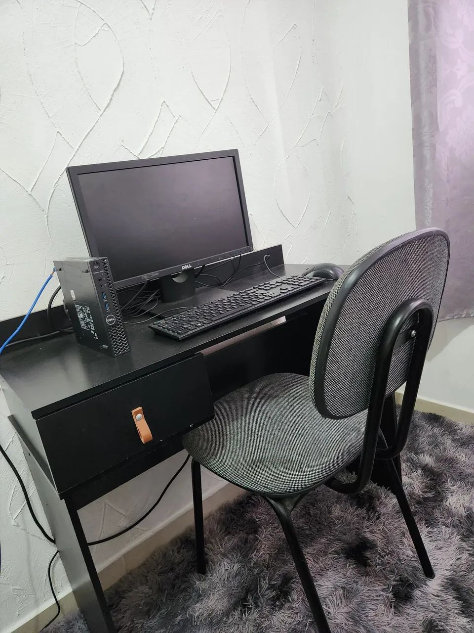 Mesa de escritório com cadeira 