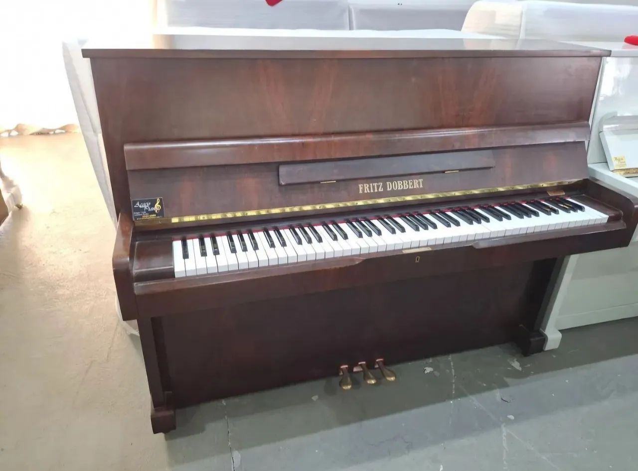 Piano pouco usado