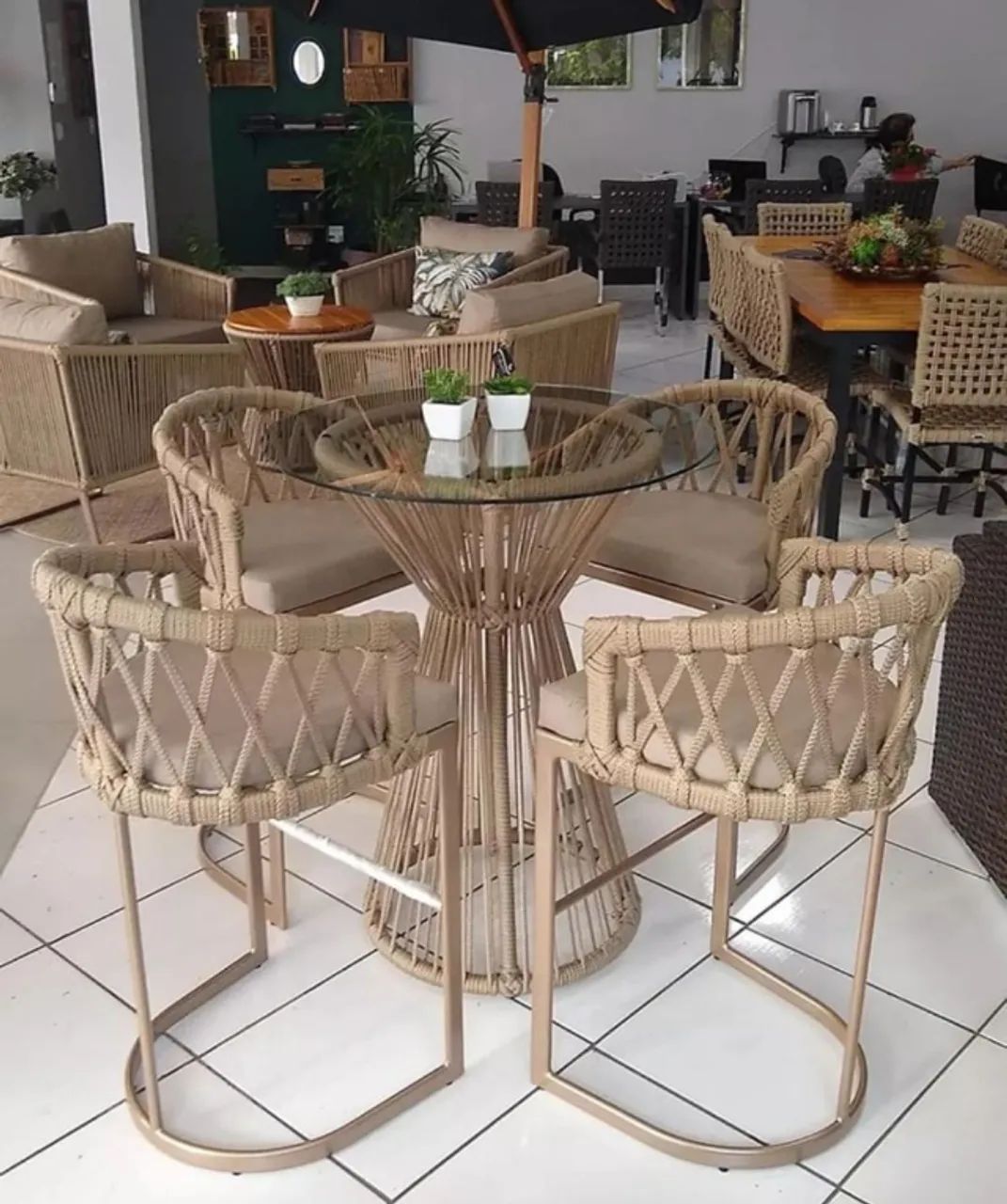 MESA BISTRÔ COM BANQUETAS DE CORDA