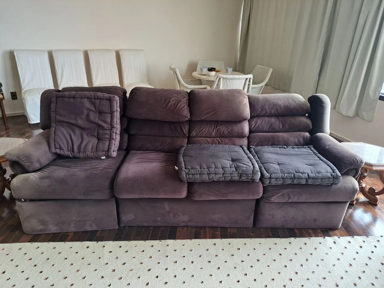 Sofá preto 4 lugares , com poltronas reclináveis 