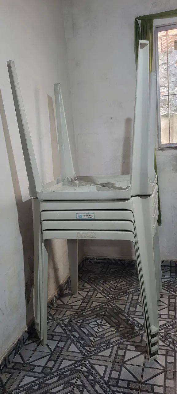 Vendo Cinco Mesas Plástica. 