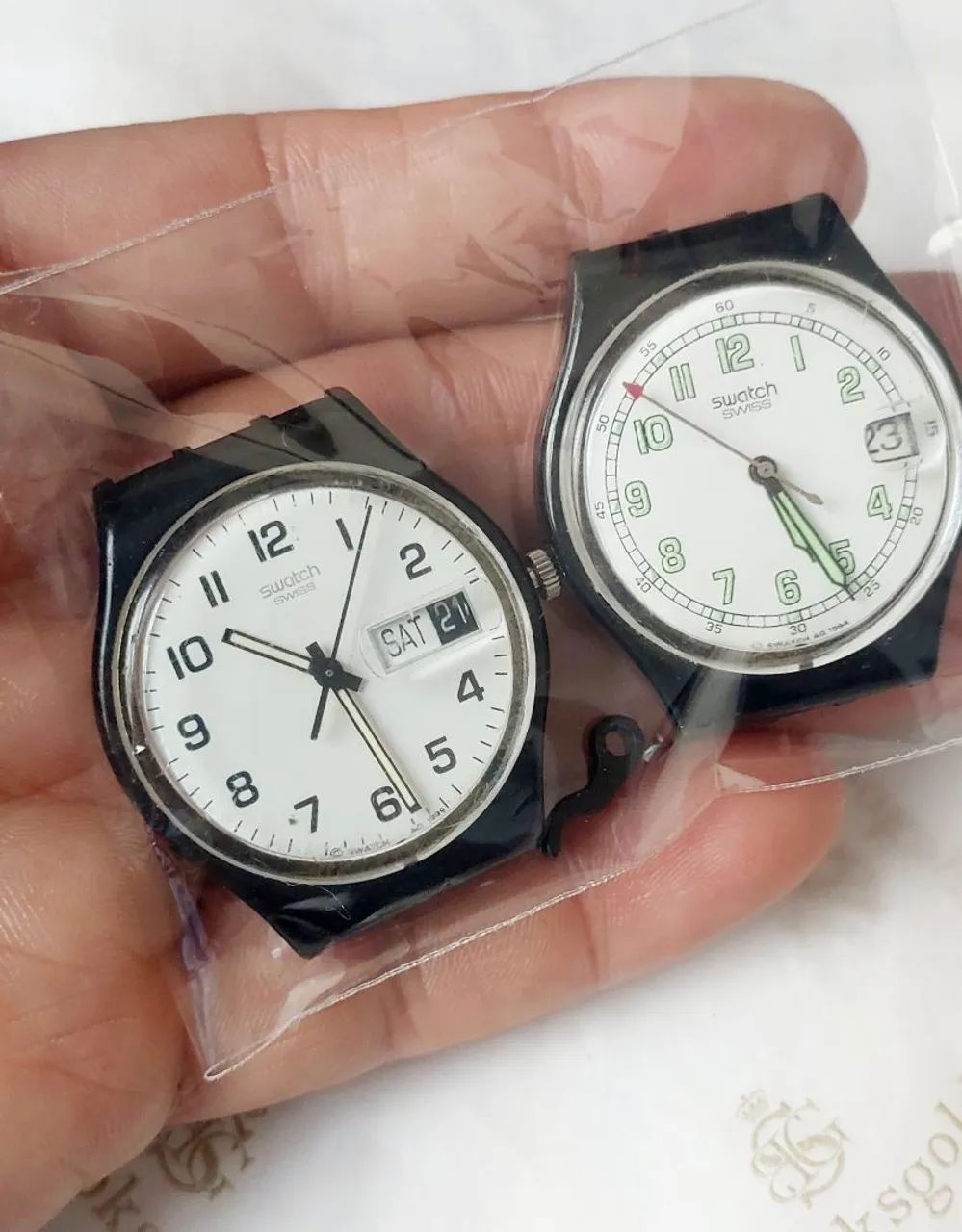 Duas carcaças de relógio swatch. - Foto 2