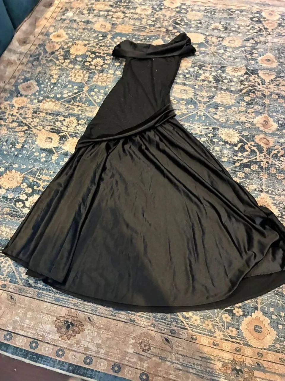 Lote com 4 vestidos para festas novos sem uso  - Foto 2