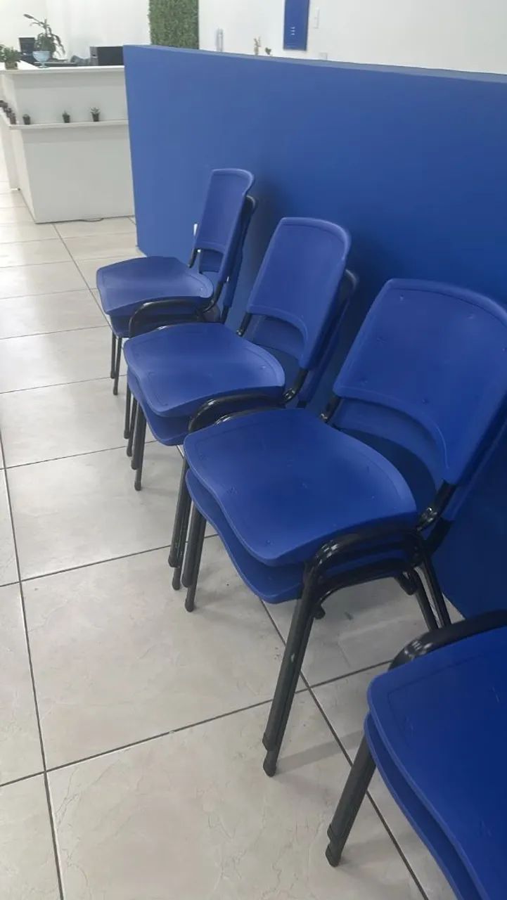 Cadeiras de plástico