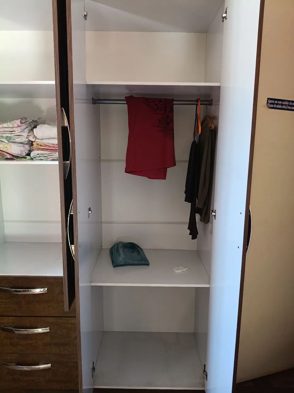 Vendo guarda roupa em ótimo estado  - Foto 2