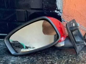 Retrovisor lado esquerdo Fiat Idea vermelho 