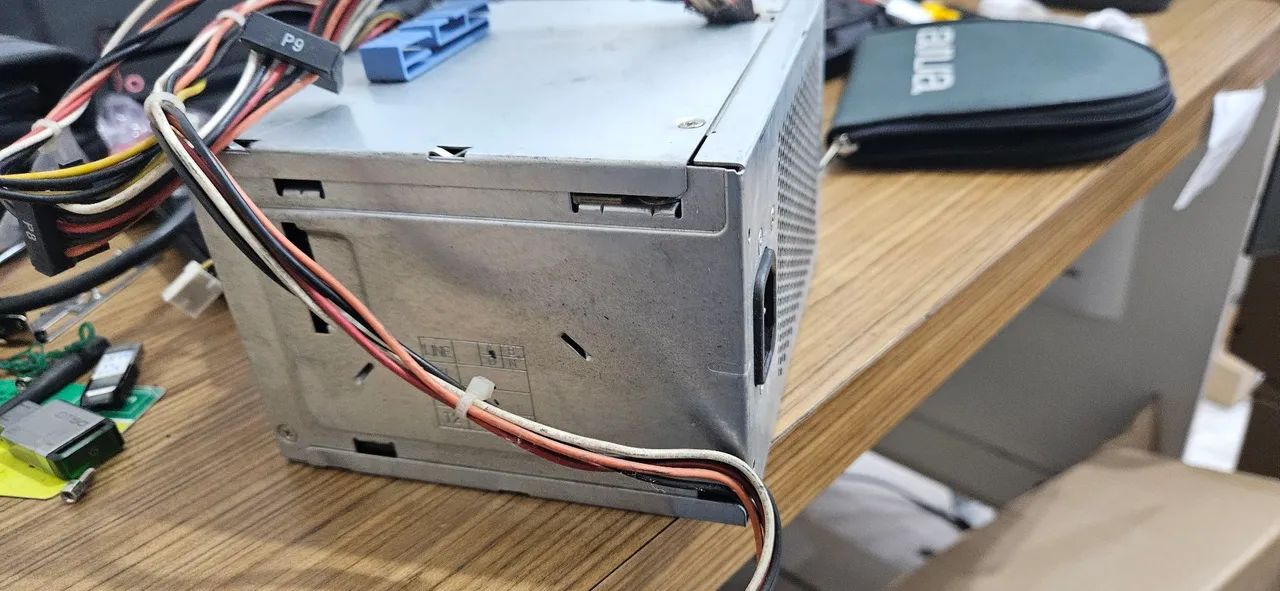 Dell modelo NPS-305HB A