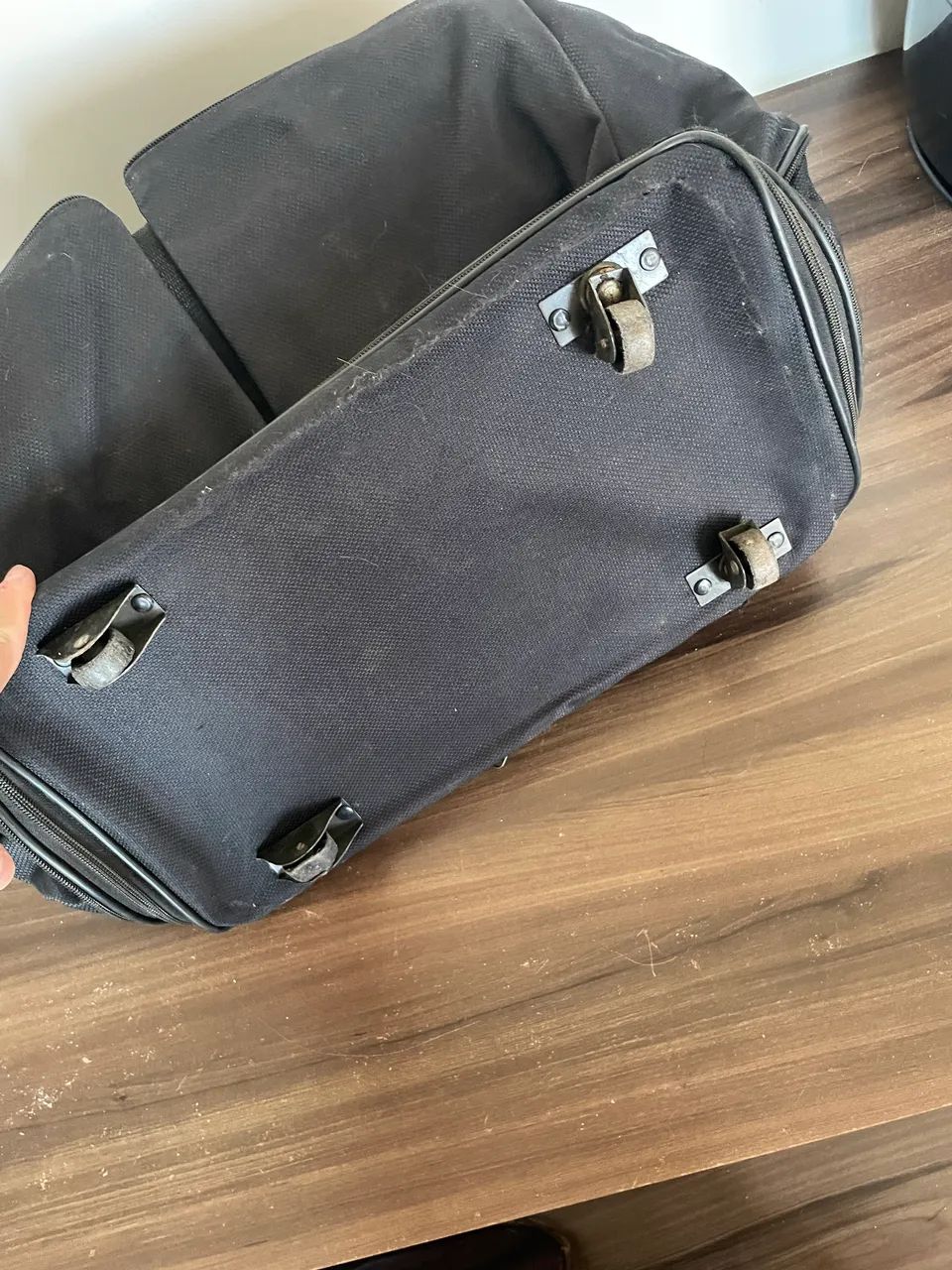 Mala extremamente espaçosa com rodas - ENTREGO E PARCELO - Foto 4