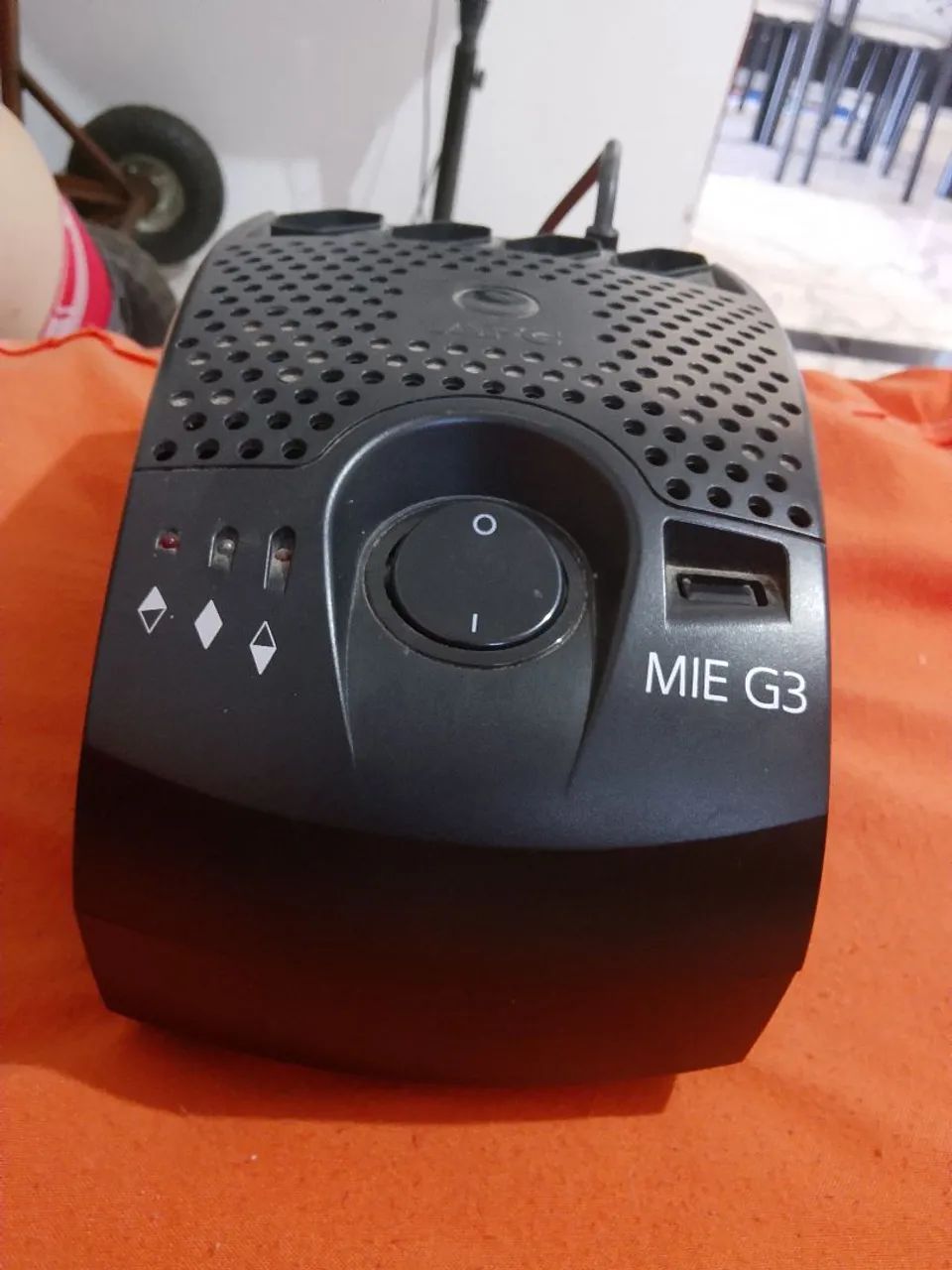 Fonte estabilizadora 110/220V APC mie g3 - Foto 3