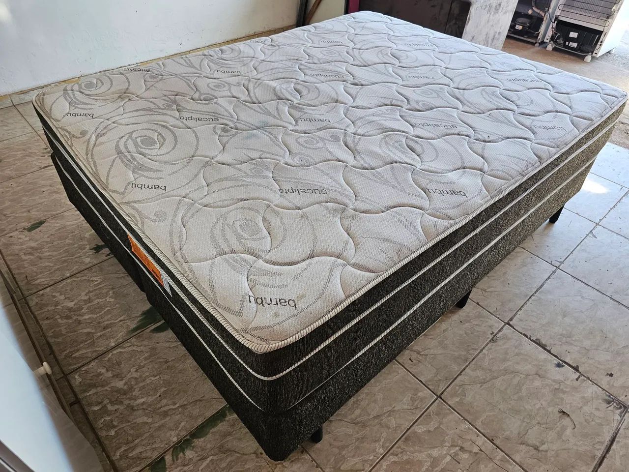 Cama box queen usada Molas tradicional  - Foto 3