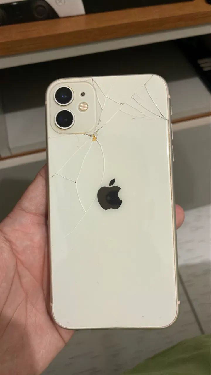 iPhone 11 - 128gb com problema