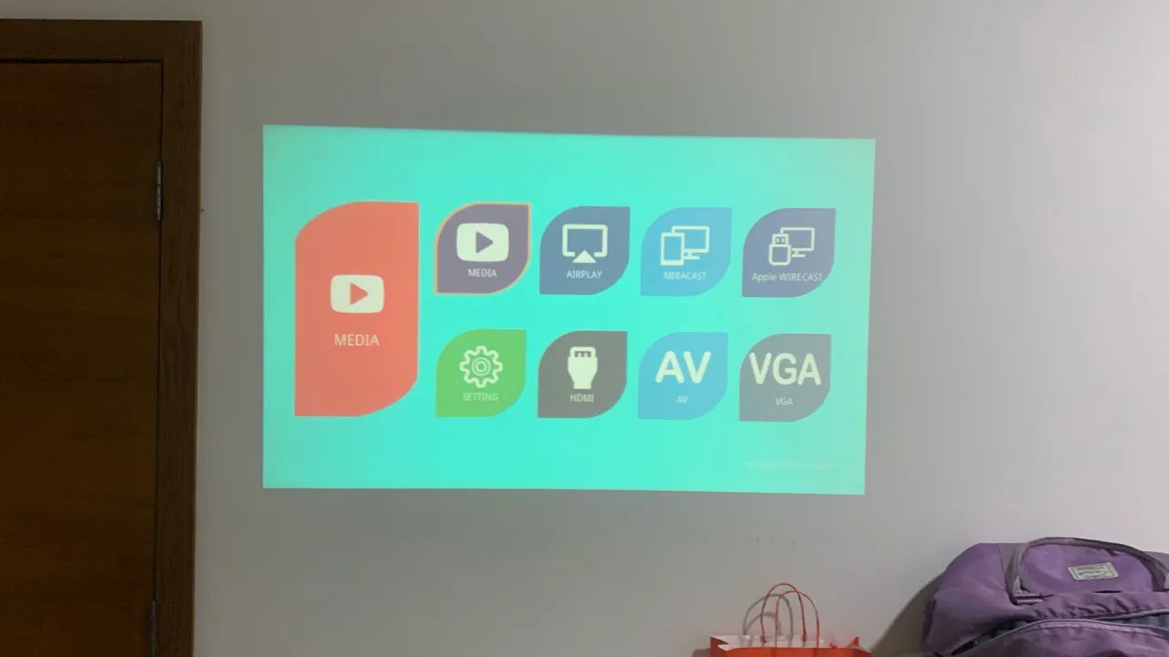 Projetor Mini Unic UC68 1800lm preto - Foto 3