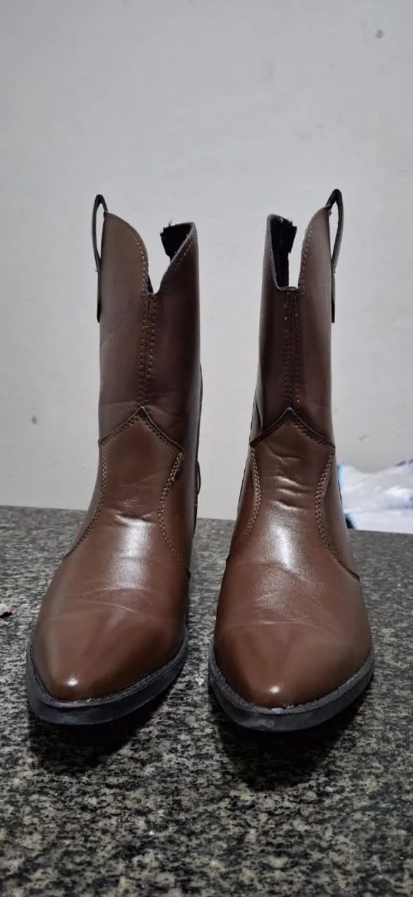 Bota nova nunca usada tamanho 36 - Foto 2