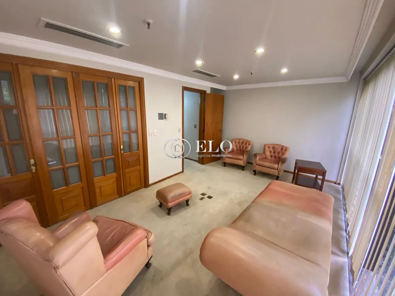 SALA COMERCIAL MOBILIADA