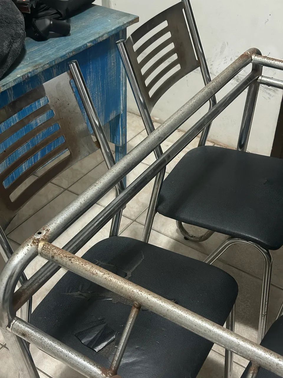 Mesa com 4 cadeiras / sem tampo de vidro - Foto 3