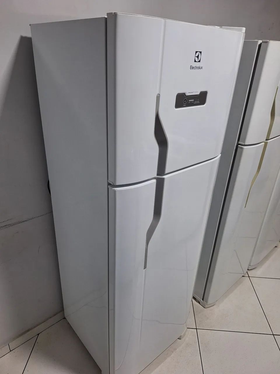 Geladeira df39 310L Electrolux 