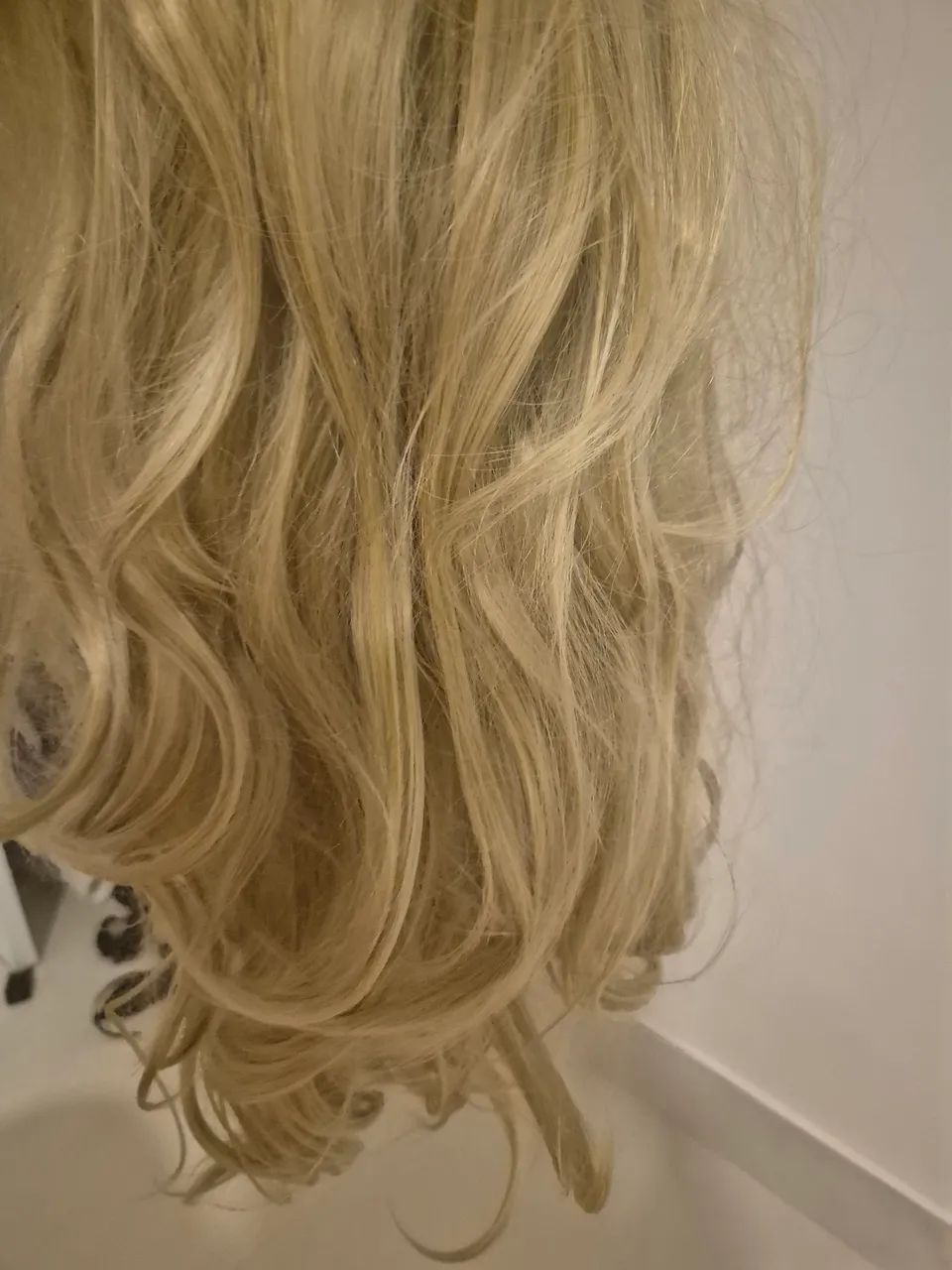 Peruca  longa/ lace franja louro com raiz esfumada - Foto 2