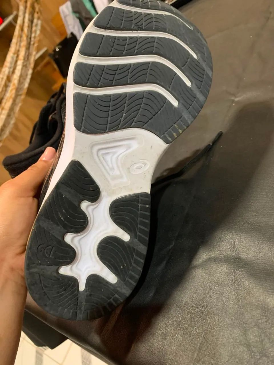 Tênis Asics esportivo