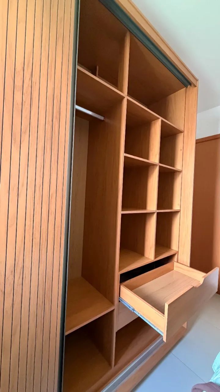 Guarda roupas grande com espelho - Foto 4