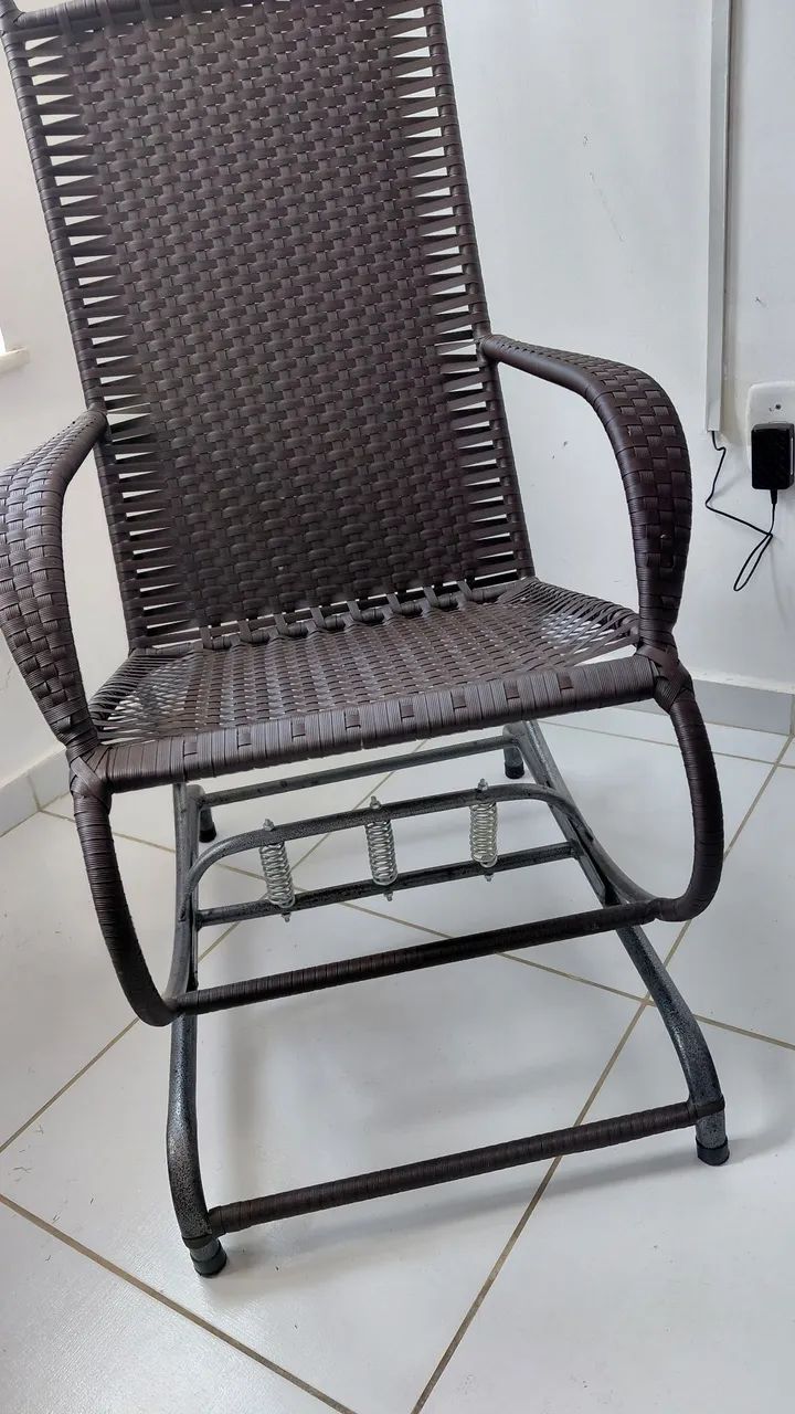 Vendo cadeira de balanço em fibra  - Foto 2
