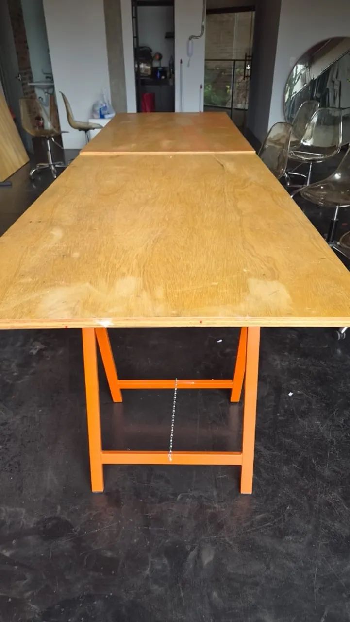 Mesa com cavalete 
