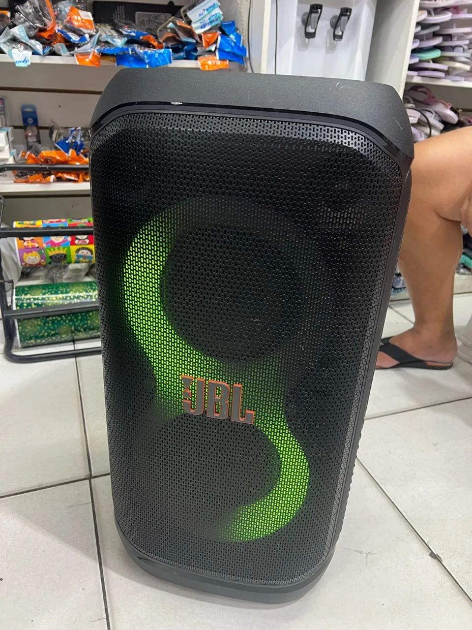 Caixa de som JBL 320