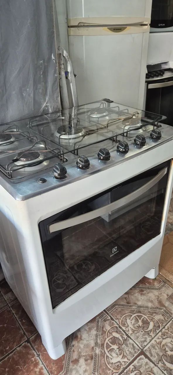FOGÃO ELECTROLUX 5 BOCAS . AUTOMÁTICO 